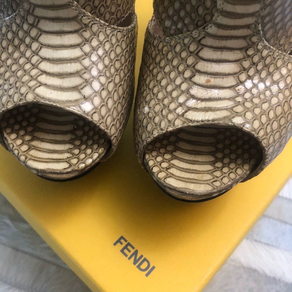 Fendi Platform pumps “Authentic”